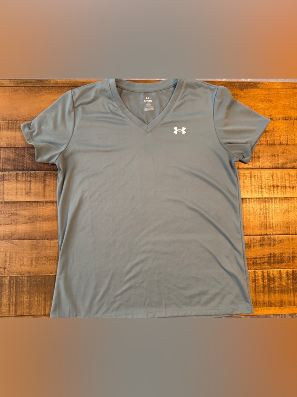 Under Armour womens green V-Neck Performance Shirt